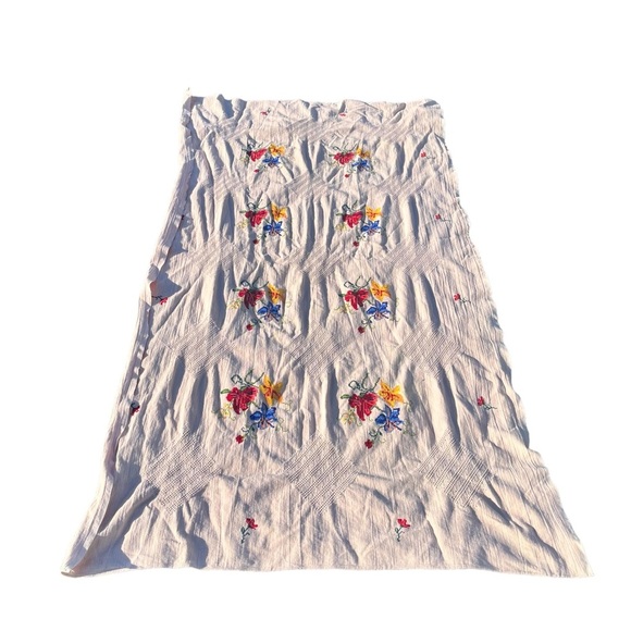 Vtg Beige Handmade Cross Stich Blue Yellow Red Flowers Linen Table Cloth 54x94” - Picture 3 of 12